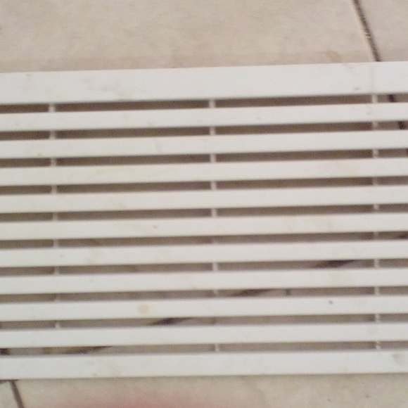 Large AC unit - Picture 2 of 4
